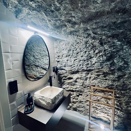 Cueva Luxe Las Calcetas Setenil De Las Bodegas Luaran gambar