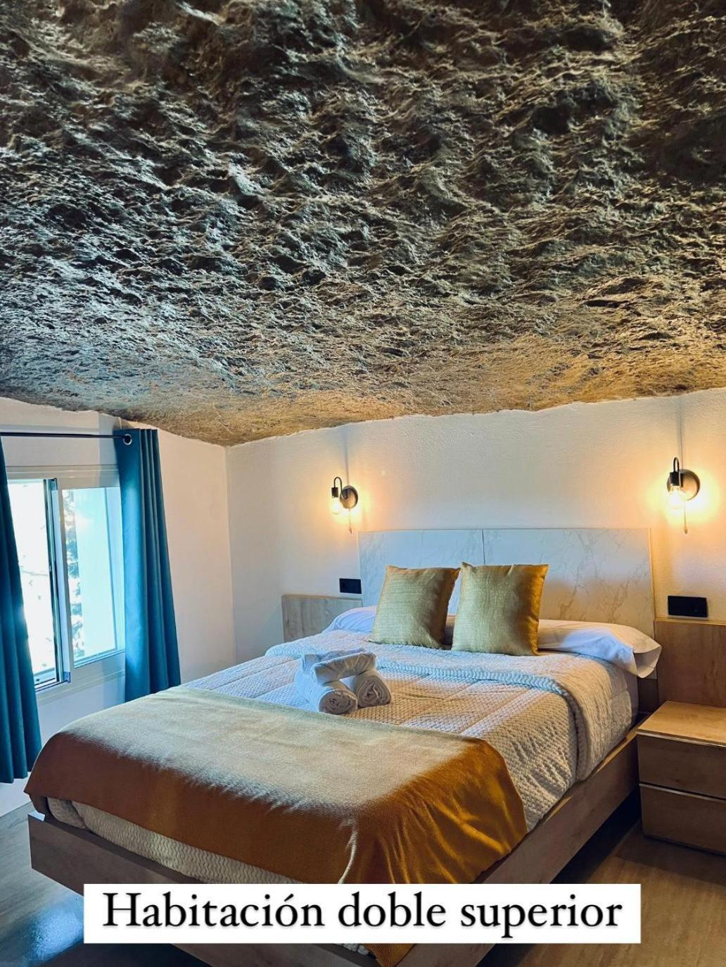 Cueva Luxe Las Calcetas Setenil De Las Bodegas Luaran gambar