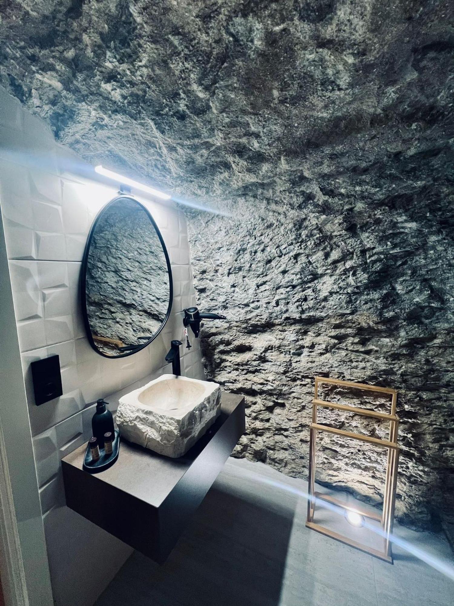 Cueva Luxe Las Calcetas Setenil De Las Bodegas Luaran gambar
